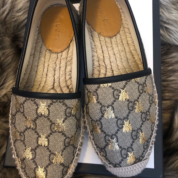 Gucci Shoes - GG supreme bees